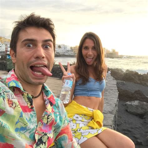 Travel Threesome Porn Videos .